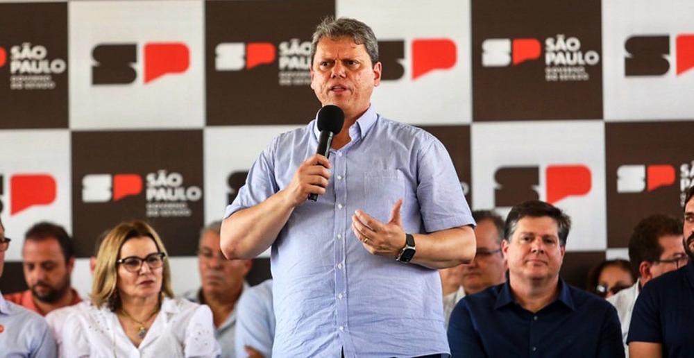Tarcísio corta R$ 37 milhões do programa de câmeras corporais em policiais