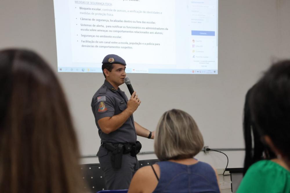 PM promove encontro com diretores de escolas para falar sobre segurança e prevenção 