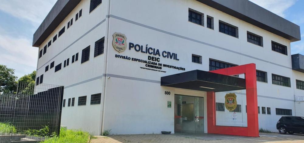 Jovem de 18 anos é morto a tiros em disputa por ponto de tráfico