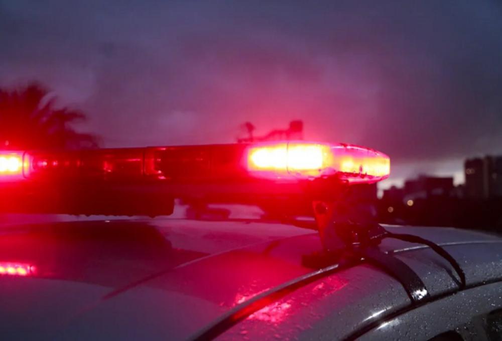 Embriagada, mulher se envolve em dois acidentes de trânsito e acaba presa