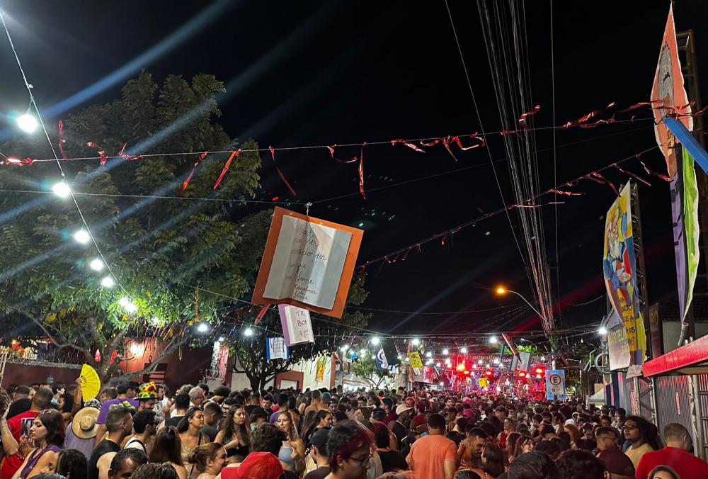Bloco de carnaval termina com agressão contra policiais em Rio Preto