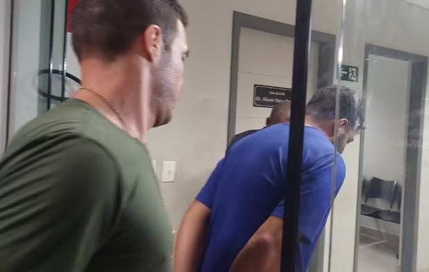 Suspeito de matar pedreiro com tiro no rosto vira réu durante roubo 