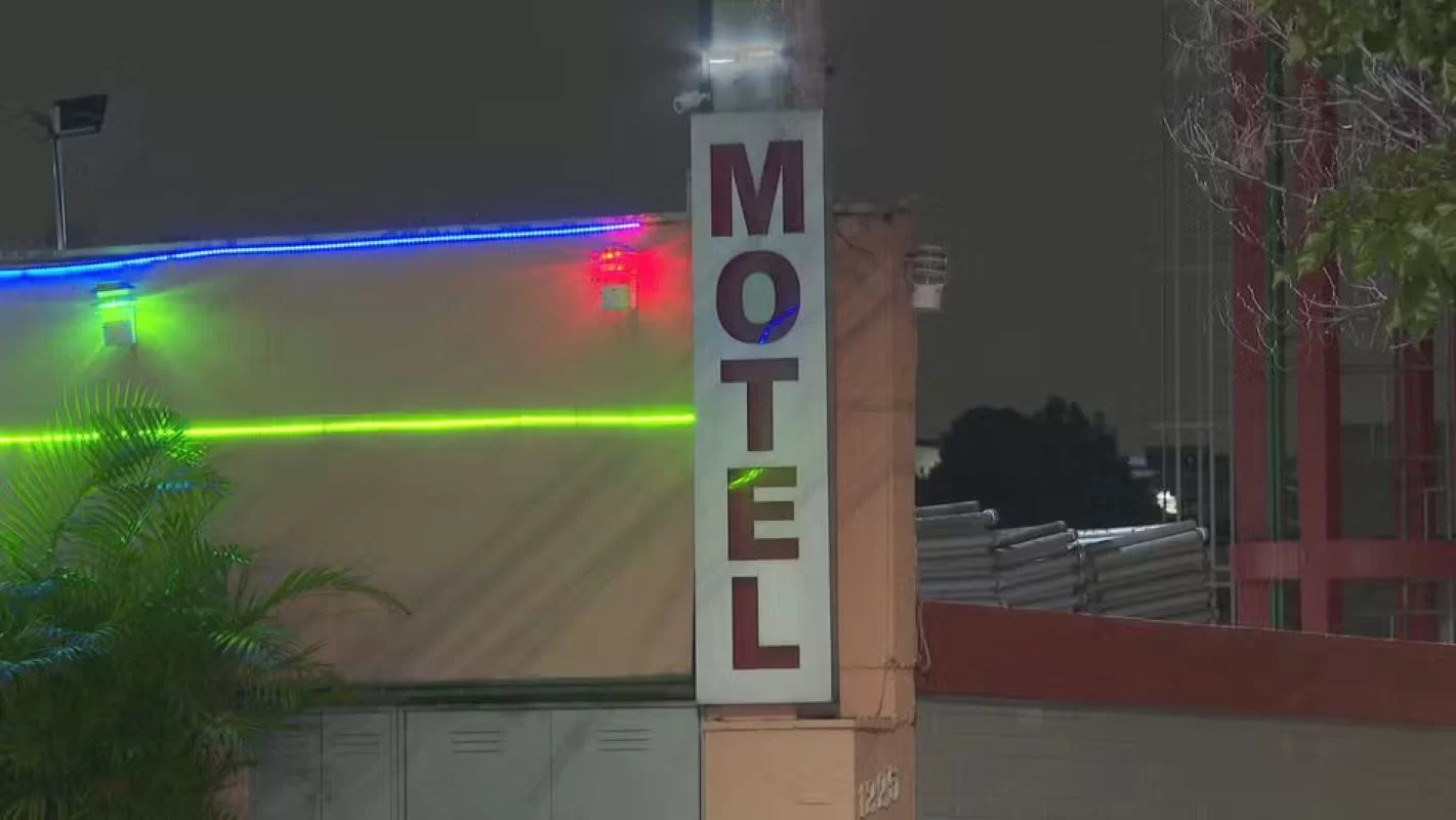 Homem é preso após espancar namorada até a morte em motel