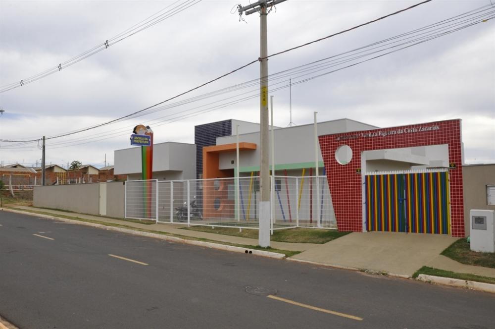 Funcionária de creche é demitida após ser flagrada agredindo criança