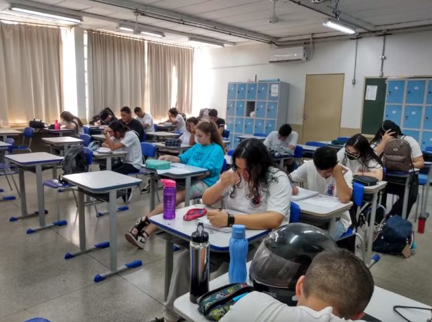Alunos de escola estadual representam o Brasil em olimpíada internacional de matemática na Tailândia