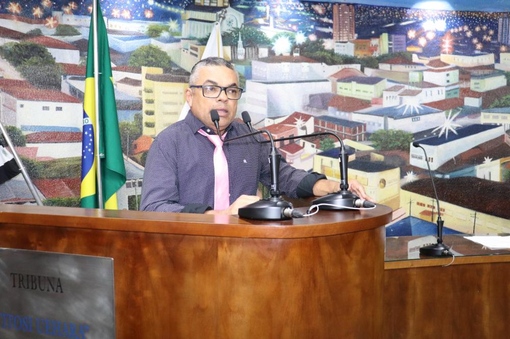 Cidinho quer saber salário e horário de trabalho de diretor da Santa Casa