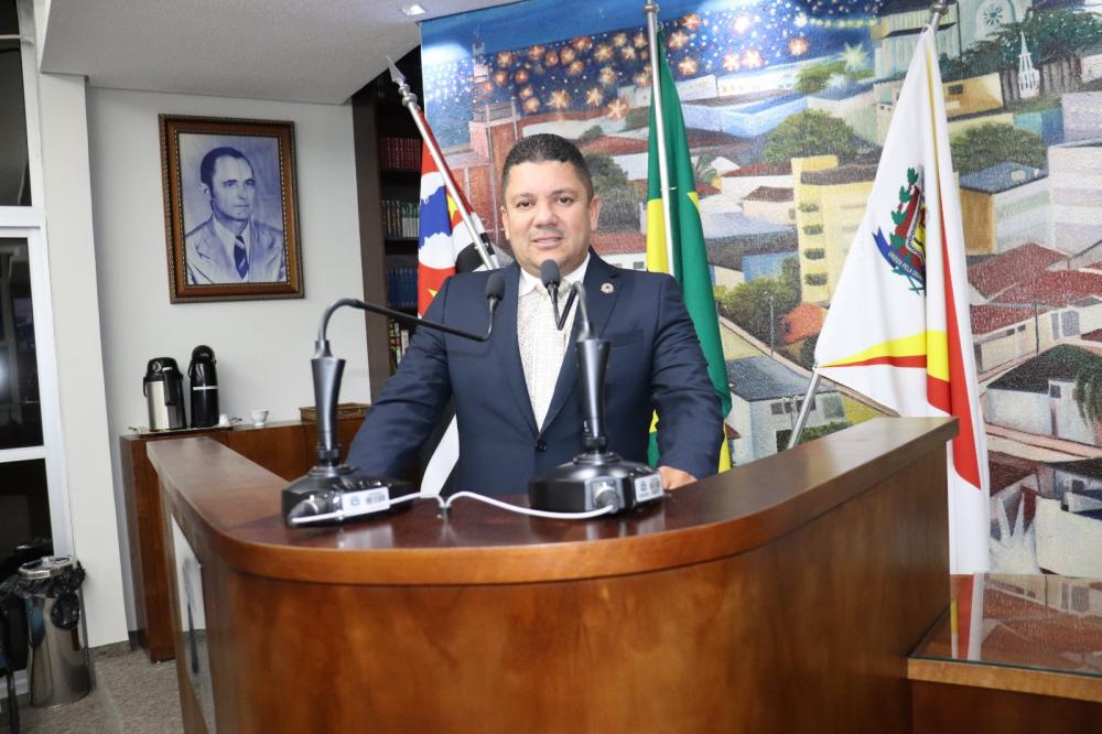 Pastorzão quer saber se município tem local de descanso para moradores de rua