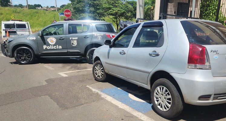 Baep prende ladrões que renderam família em casa e fugiram com carro 