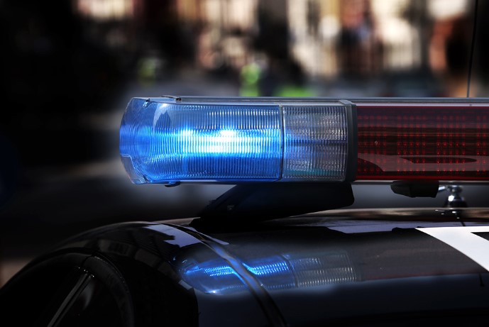 Adolescente é suspeito de homicídio após morte de pais 