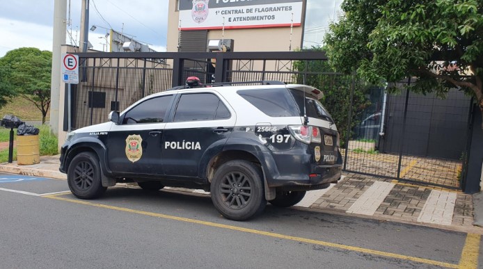 Mulher é investigada por injúria racial e agredir adolescente 