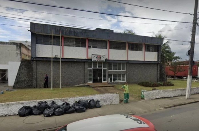 Homem é preso por corrupção após tentar oferecer R$ 20 mil a policiais 