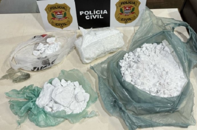 Casal de traficantes é preso com 5kg de cocaína 