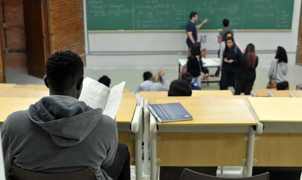 Sistemas de ensino que ofertam o ensino médio devem enviar informações dos estudantes até 8 de março 
