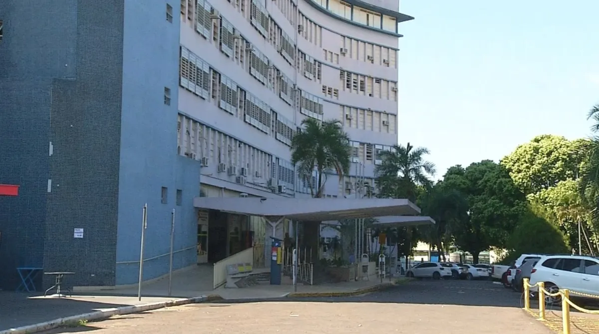 Menino de 3 anos tem dedos do pé amputados após suposto erro médico 