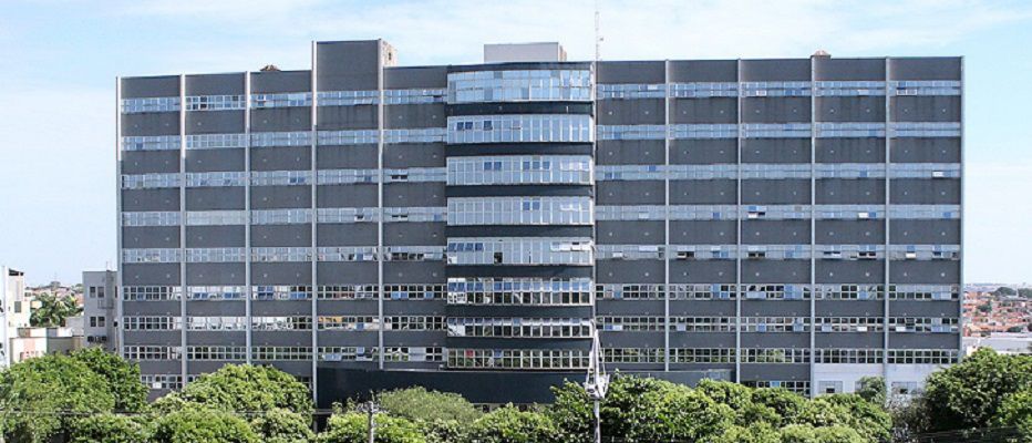 Adolescente de 14 anos morre após cair de caçamba 