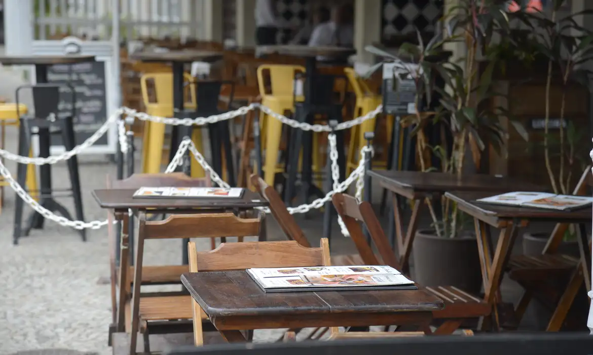 Número de bares e restaurantes com prejuízo em janeiro aumenta 60% 