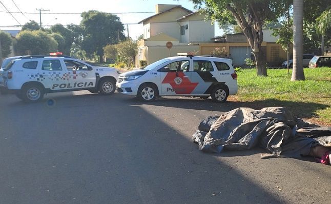 Antes de ser abandonado em rua, corpo de homem foi desenterrado 