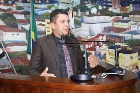 Pastorzão comemora início de pavimentação no Conjunto Antônio Marin 