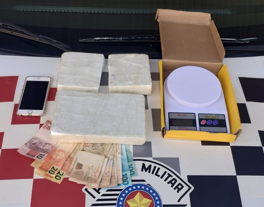 Mulher é presa na Rodoviária de Fernandópolis com pasta base 