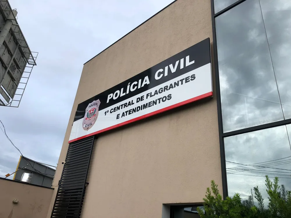 Mulher encontra irmã morta em estado de decomposição no banheiro de casa 