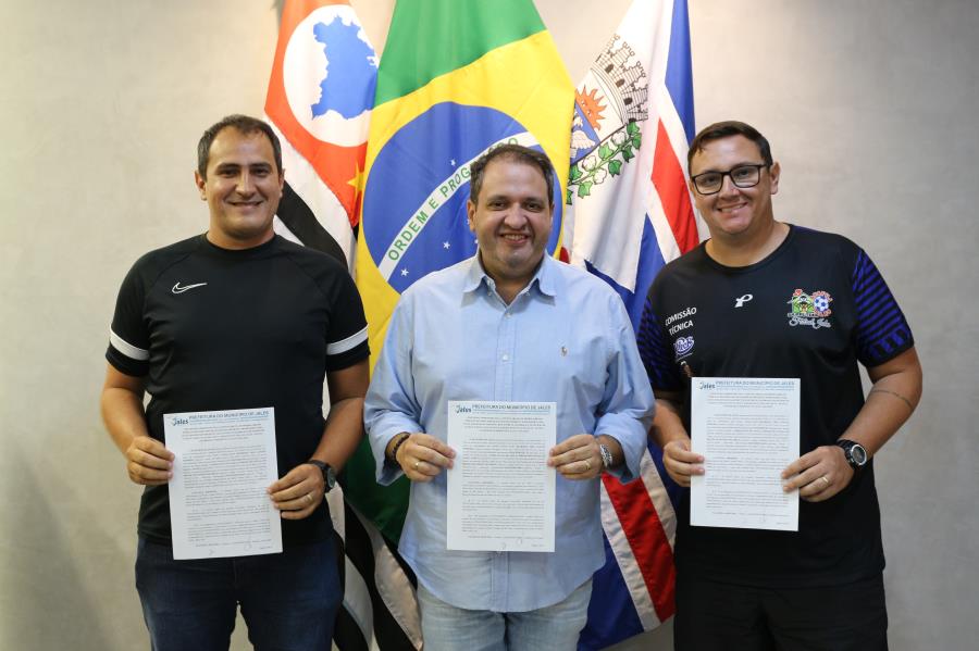 Prefeito assina termo de concessão de Ginásio de Esportes de Jales