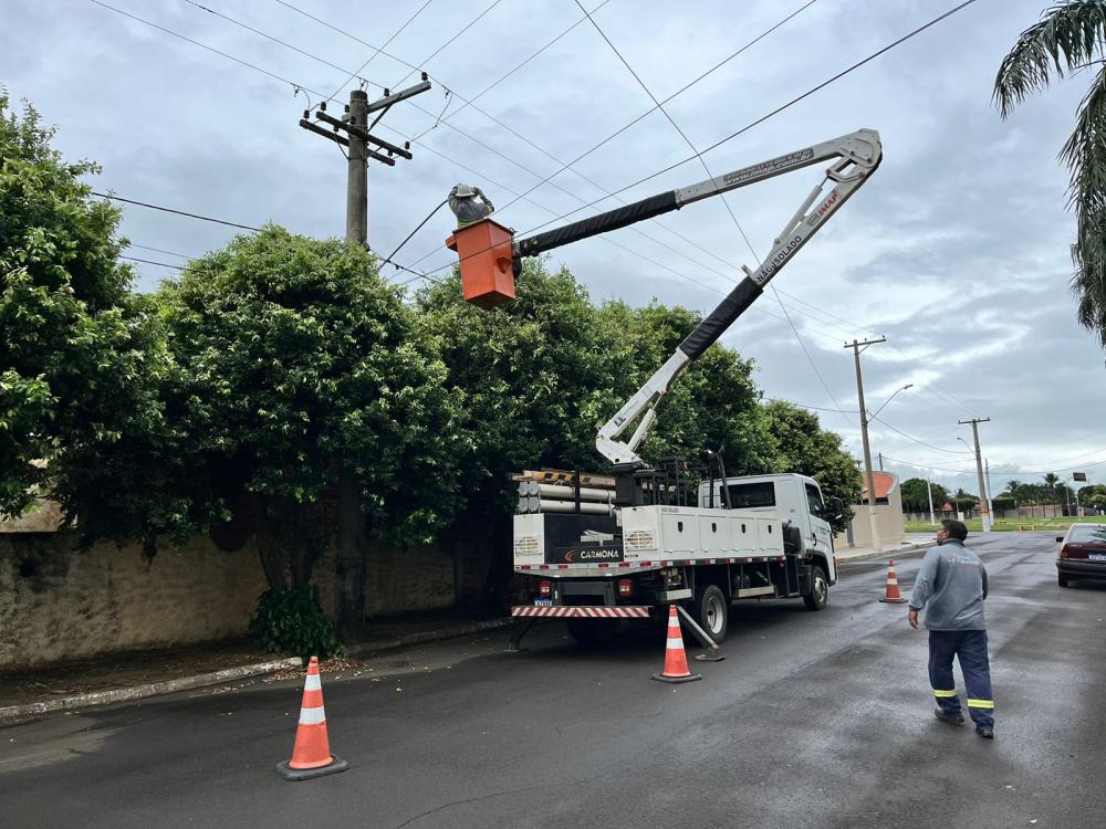 Prefeitura de Rubineia realiza troca de lâmpadas queimadas 