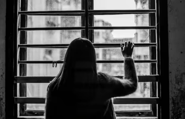 Homem de 40 anos é preso em flagrante após agarrar adolescente 