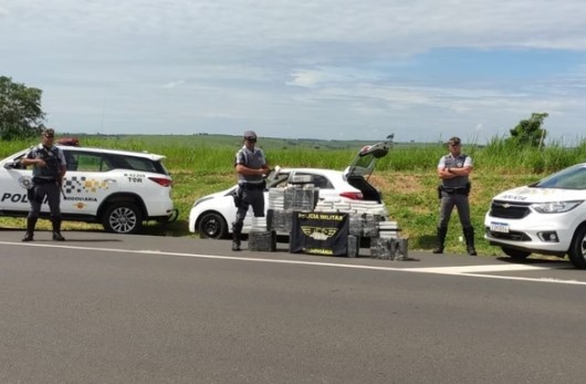 Motoristas escondem mais de 250 kg de drogas em carros e acabam presos 