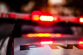 Jovem bêbado causa acidente, capota carro e é preso em flagrante