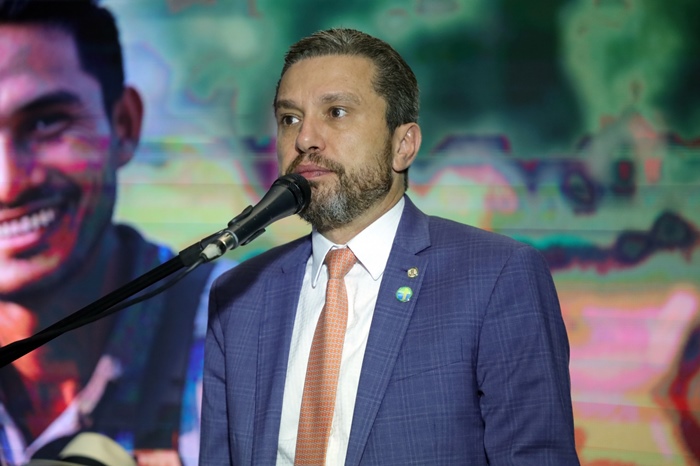 Fausto Pinato critica fisiologismo ideológico que assola o Brasil 