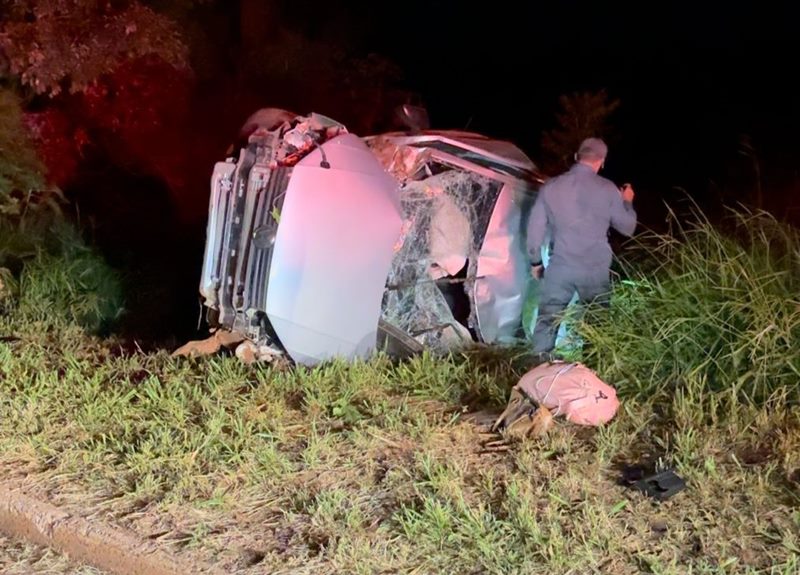 Vítimas saem ilesas após capotamento na Percy Semeghini em Guarani
