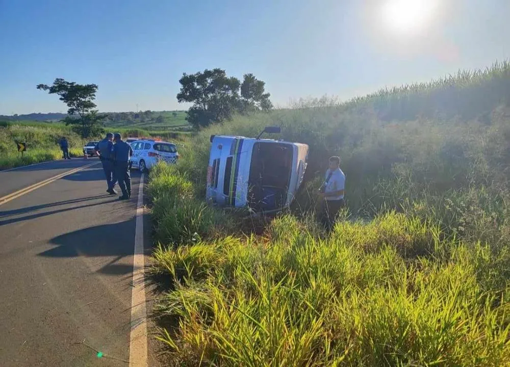 Acidente deixa quatro estudantes feridos em rodovia de Fernandópolis 