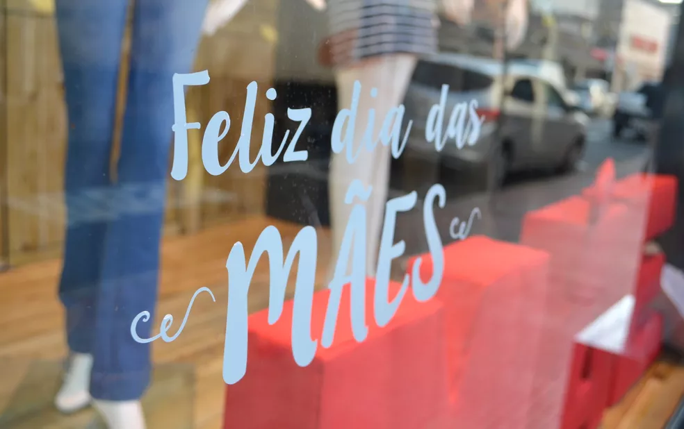 Comércio de Fernandópolis se prepara para o Dia das Mães