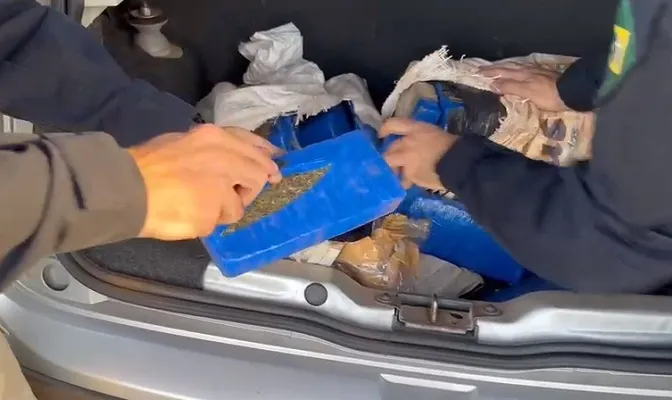 PRF prende dois homens com quase 100 tijolos de maconha na BR-153