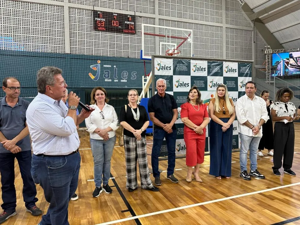 Com apoio de Carlão, ginásio de esportes é reinaugurado em Jales