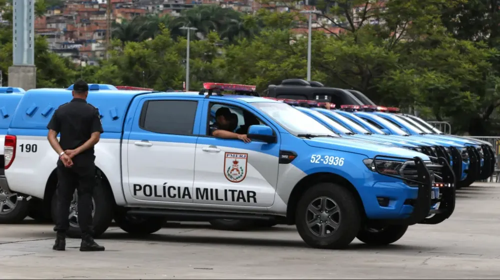 Mulher é presa por exploração sexual das próprias filhas