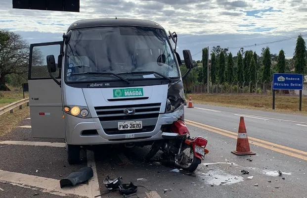 Motociclista morre ao bater moto de frente com ônibus em Votuporanga