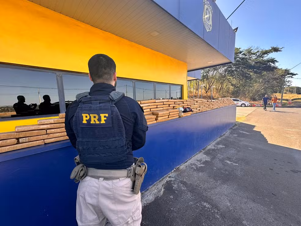 Jovem é preso com 150 kg de maconha em rodovia