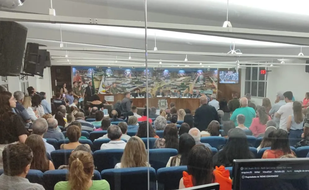 Câmara realiza sessão solene para entrega de Título e Moções 