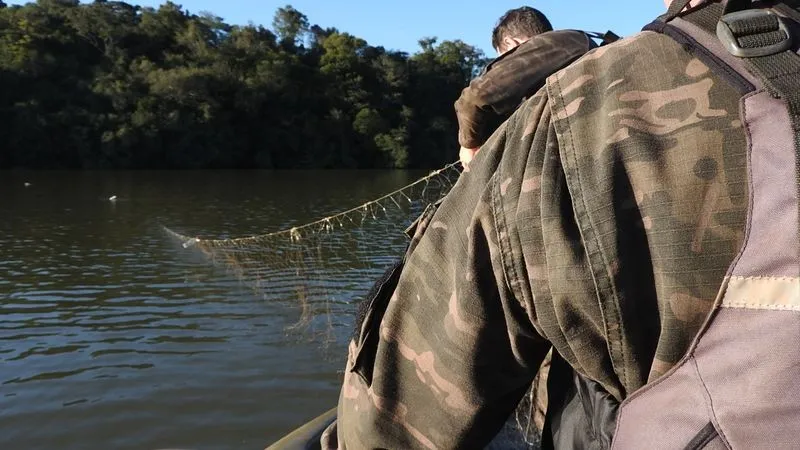 Pesca ilegal em Ouroeste: Dois homens são flagrados e autuados pela PM