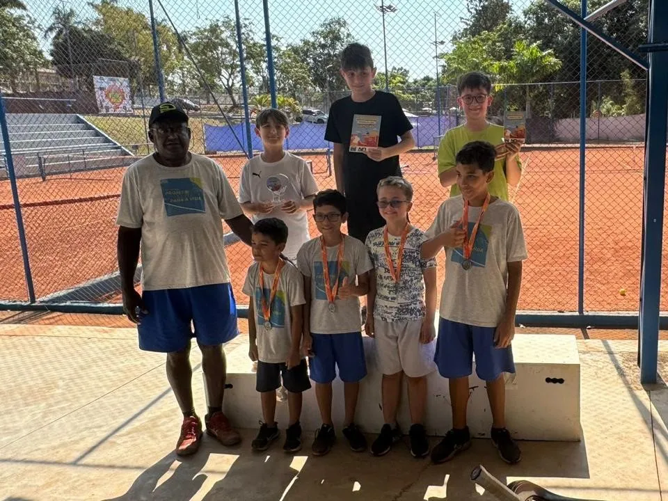 Campeonato amistoso de tênis movimenta crianças em Jales