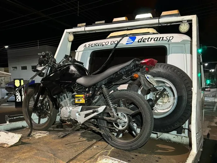 Casal é detido pela PM com motocicleta furtada em Fernandópolis 