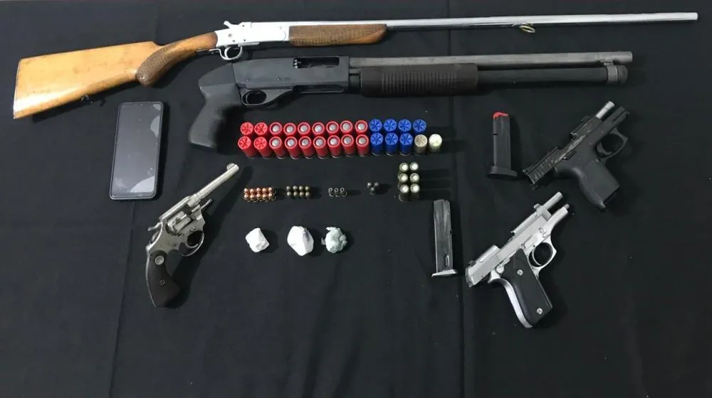 Homem é preso com cinco armas em Rio Preto