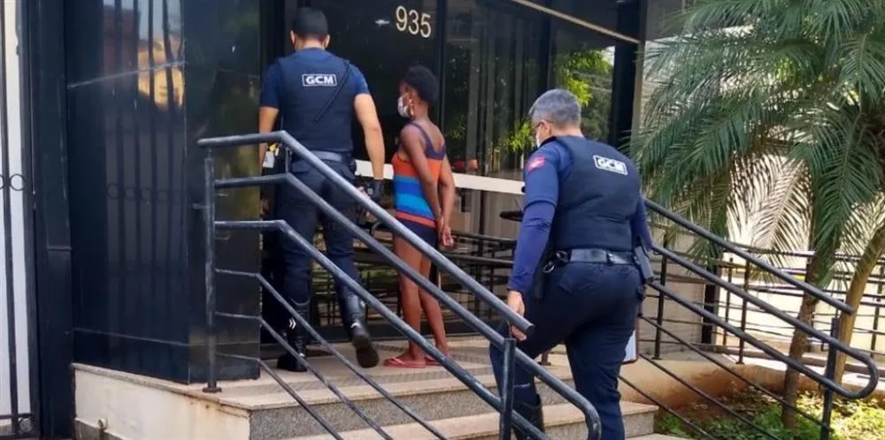 Mulher é condenada por incendiar agência bancária