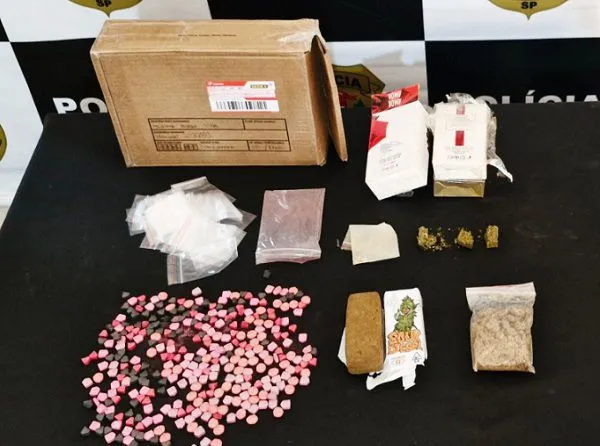 Polícia apreende drogas que seriam vendidas em baladas na região