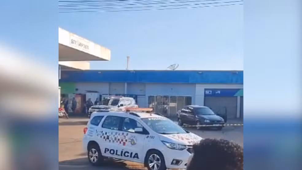 Ladrões morrem em confronto com a PM em posto de combustíveis