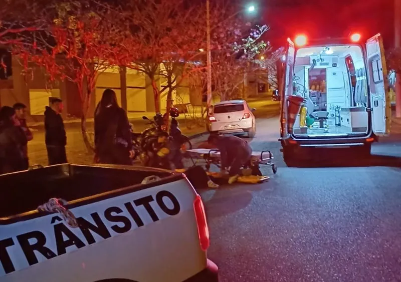 Jovem sofre fratura exposta após queda de motocicleta em Fernandópolis