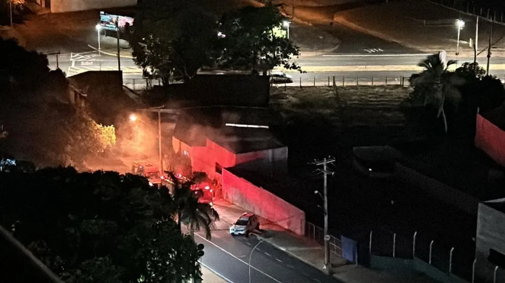 Incêndio em obra abandonada em Votuporanga mobiliza Bombeiros