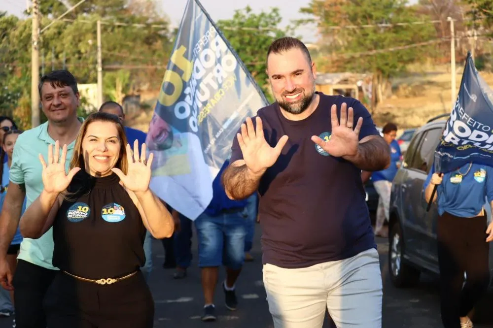Em campanha, Rodrigo e Cida recebem apoio por onde passam