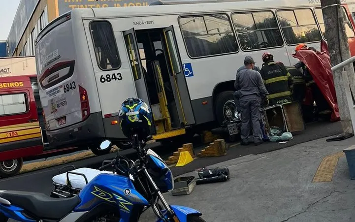 Motociclista envolvido em colisão com ônibus em Rio Preto